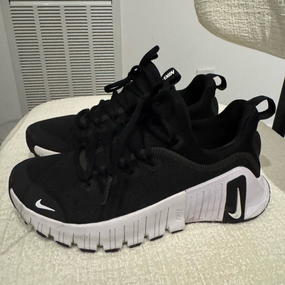 Nike Classic Black Sneakers - Size 6.5